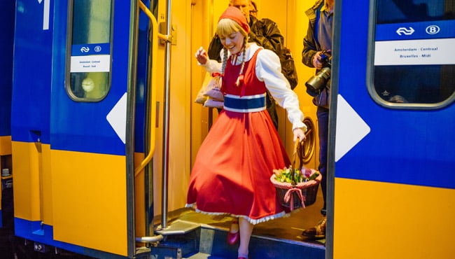 Roodkapje stapt uit de trein